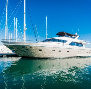 Notre Yacht Falcon 82 amarré à la Marina de Cascais