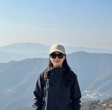 woman wearing black crew-neck shirt