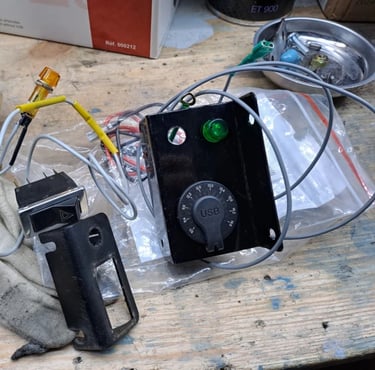 Platine de modernité, warning, témoins lumineux et prise USB