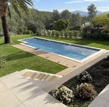 Aménagement extérieur, terrasse et piscine réalisés par EGPR 83 à Cuers
