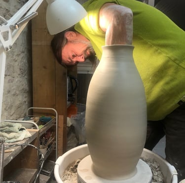 tourner un grand vase