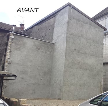 Façades vides avant la réalisation de fresques en trompe-l'oeil situées à Moirans-en-Montagne