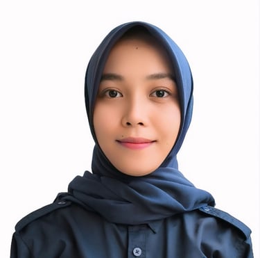 Tenaga admin yang siap membantu dengan ramah dan cekatan