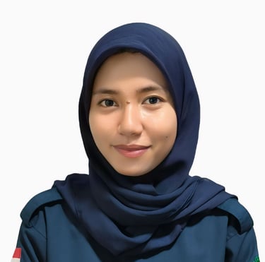 Tenaga admin yang siap membantu dengan ramah dan cekatan