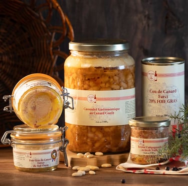 Foie gras de canard du sud ouest, cassoulet au confit de canard, cou de canard, terrine à la truffe