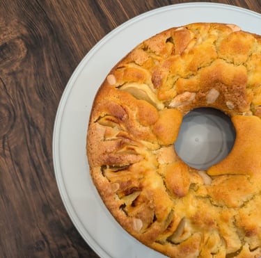 Una colazione con torte appena sfornate