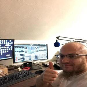 MR. JAMMIN M OF AN ALL TRADES KIND OF GUY; HE DOES IT ALL ;)