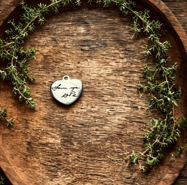 Engraved jewelry created from your loved one’s own handwriting creates a timeless keepsake. 