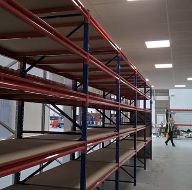 Long Span Shelving in Warehouse Stockroom