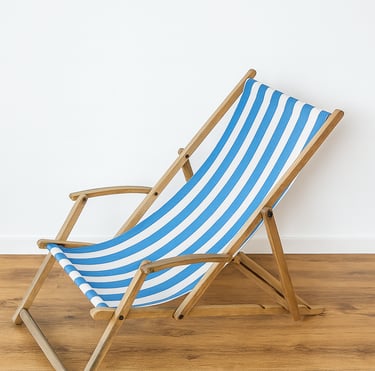 Striped blue and white folding deck chair – classic vintage chair