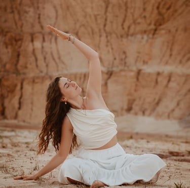 Celina beim Yoga in Hof bei Salzburg