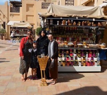 Dubai souk bancarella