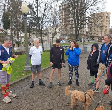 Trail markings being explained before the run
