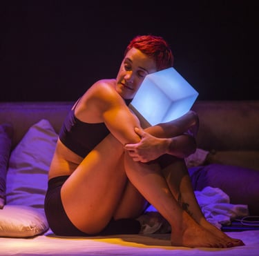 Spectacle futuriste - ALGORITHME - Cie les 7 Fromentins - Crédit photo Pedro LOMBARDI -1- ARTEPHILE Avignon OFF 2026