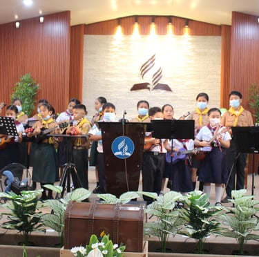  elementary scout students group band performing on a stage