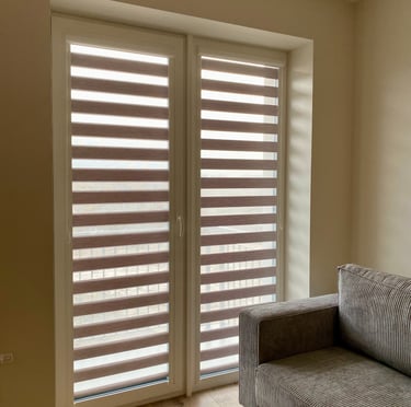 alt="Dvigubi diena naktis roletai šviesos reguliavimas"