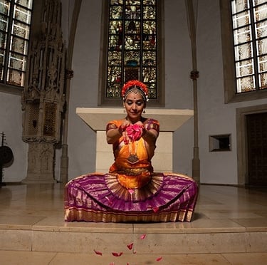 Blumenopfer Pushanjali in der St Sebastian-Kirche Münster