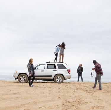 fotografando em carro na praia