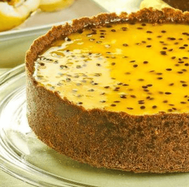 Esta salsa de maracuyá que ves sobre una torta puede ir sobre una carne o sobre lo que quieras.