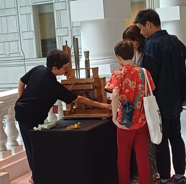 showing the mechanism of a pipe organ