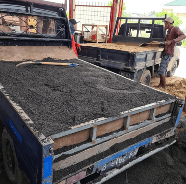 Material delivery phase at Villa Oraya, coordinated by Vision Immo Bali as part of project developme