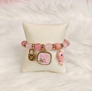 Pulsera de charms rosadas con dijes de candado y tortuga en acero inoxidable 