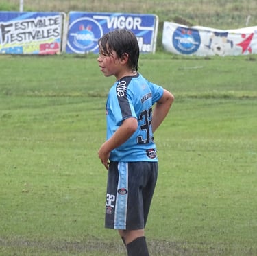 FUTBOL SIMON HERRERA DEFENSA CENTRAL. CONTENCION. LATERAL