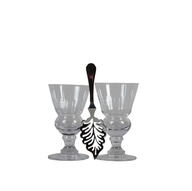 Verres et cuillères de l'absintherie Guilloud du val de travers