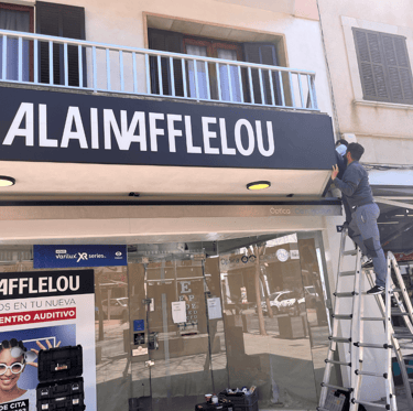 montaje de letras luminosas mallorca