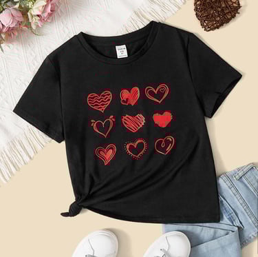 Playera en color negro sublimada con diseño personalizado, ideal para un estilo único y moderno.