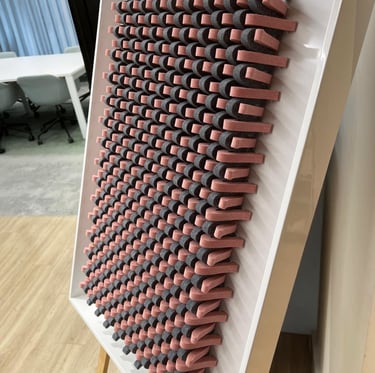 Akustinės dekoratyvinės panelės rėmeliuose DECOSONA su individualiai išpjaustomais raštais