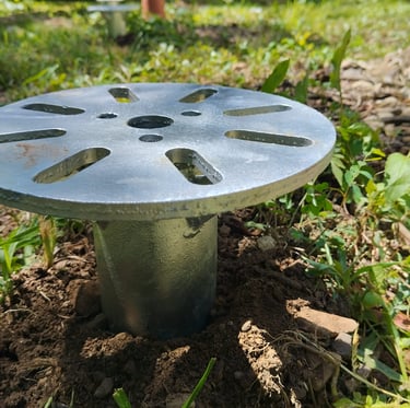 Vis de fondation ancrée au sol