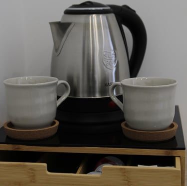 bollitore e tazze Camera Matrimoniale con letto supplementare