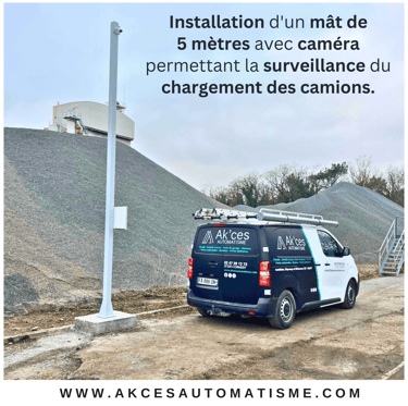 Installation d'un mât de 5 mètres avec caméra permettant la surveillance du chargement des camions.
