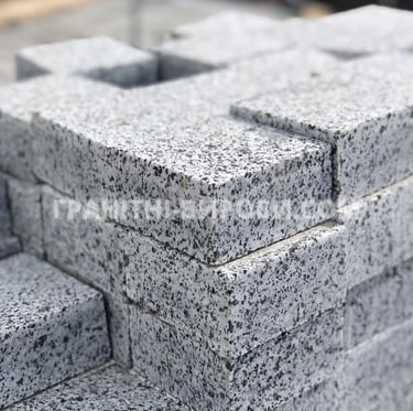 Пилена гранітна бруківка покостівка 20*10*5