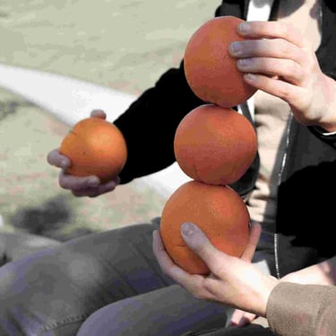 Rankos is apelsinu statu boksta