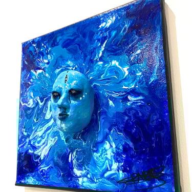 Ilona Paris tableau d'une sculpture bleue qui émerge d'un tableau bleu vu de côtés
