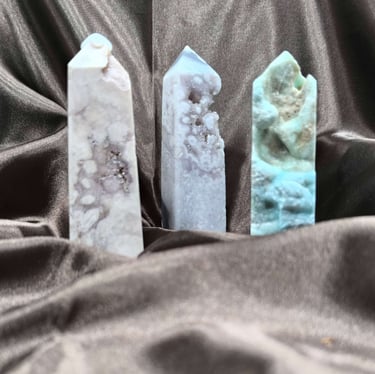 Pierres naturelles et cristaux énergétiques pour l’harmonie et la protection.