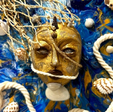 a gold mask with a gold face