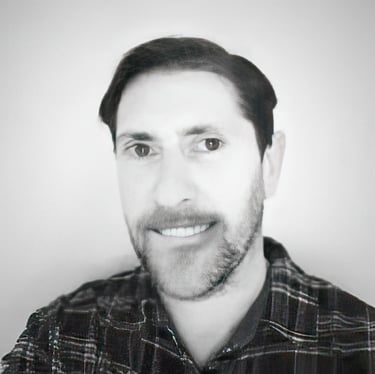 Nils Castellano, gérant de Phonie-sat, une entreprise experte en courant faible.