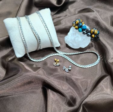 Collection bijoux homme – style, force et élégance.