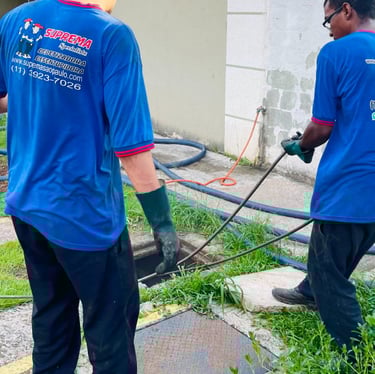 funcionários da suprema desentupidora