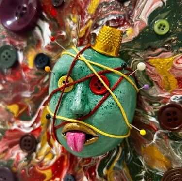 Ilona Paris tableau d'un visage vert avec des yeux en boutons