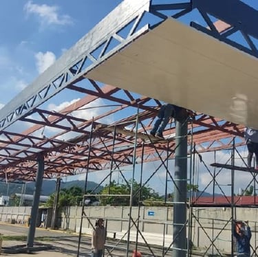Reparación y construcción de techo en estación de servicio ejecutado por Petrosur C.A. Venezuela