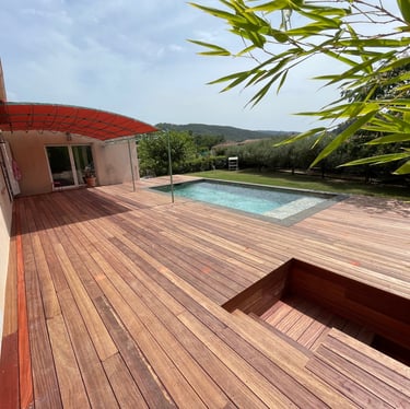 belle terrasse en bois avec piscine réalisé par EGPR