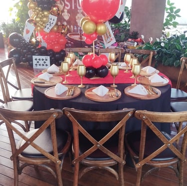 Mesa redonda y sillas crossback