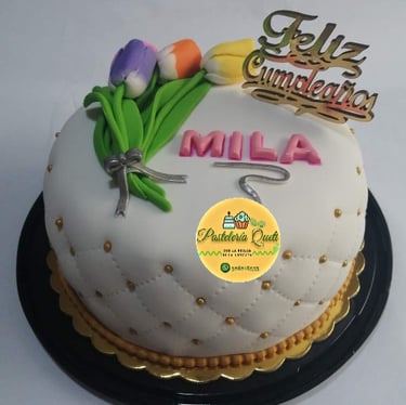 pasteleria queti torta personalizada cumpleaños tulipanes torta acolchonada 
