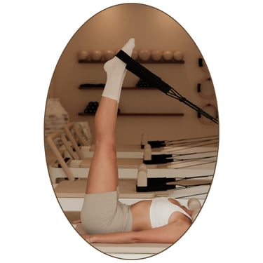 Ćwiczenie nóg na reformerze pilates