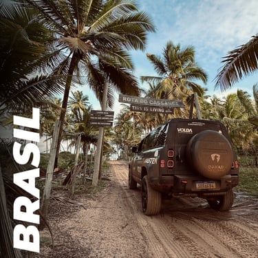 Nova Land Rover Defender em uma trilha 4x4 na Bahia.