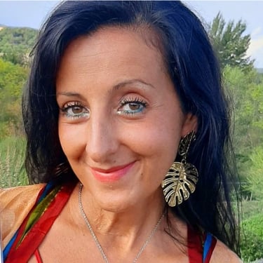 Eleonora Quinti smiling with leaf earrings